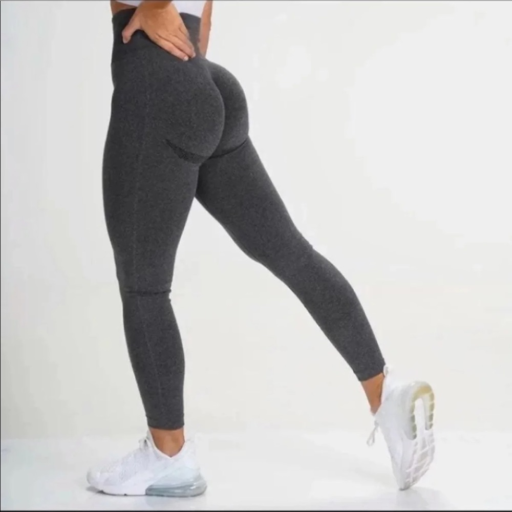 Charcoal black seamless contouring leggings